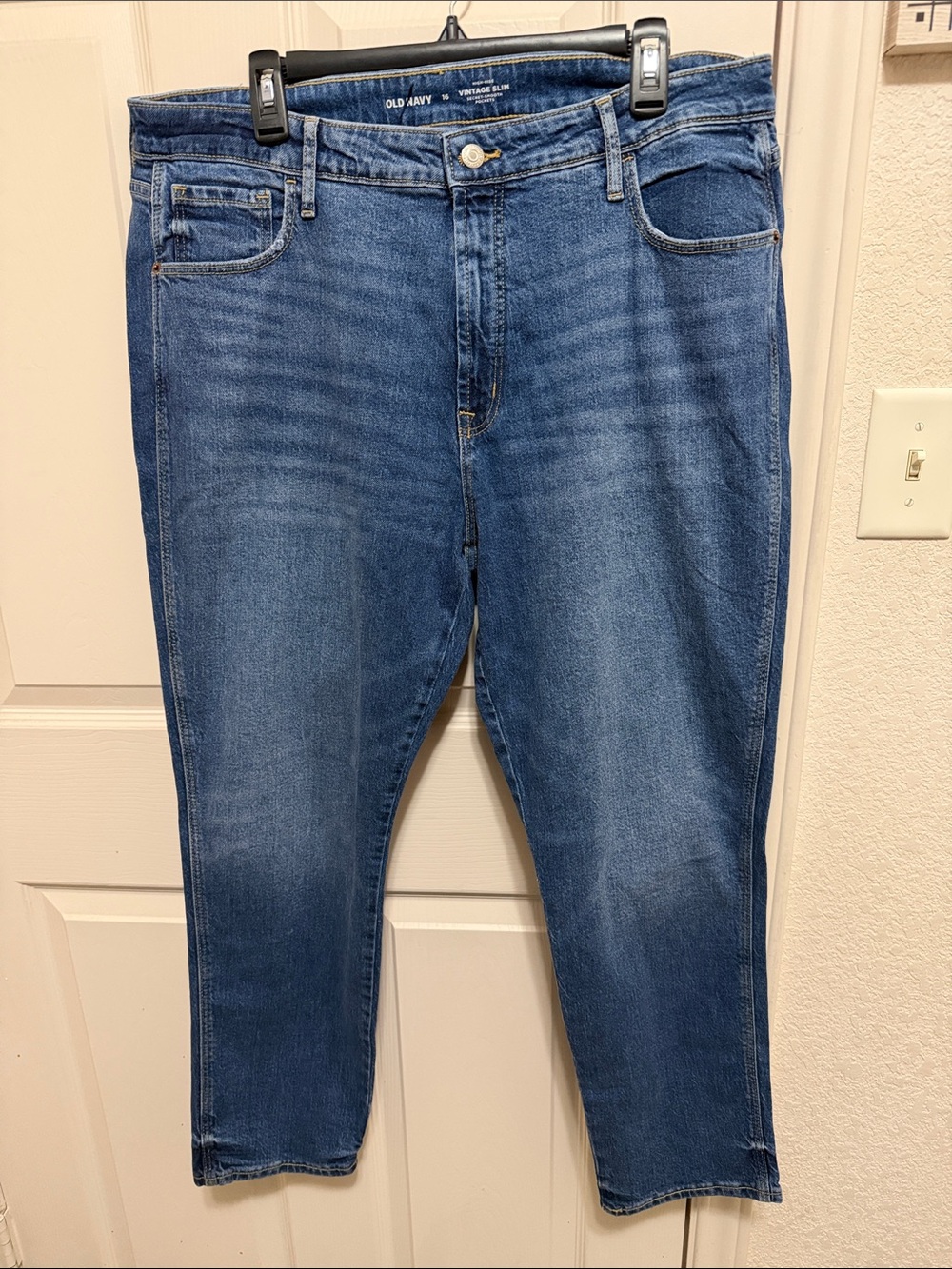 NWOT Old Navy Women's High Rise Jeans in Medium Blue